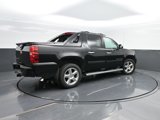 Used 2013 Chevrolet Avalanche LT image 2