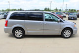 Used 2016 Chrysler Town & Country Touring image 4