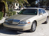 Used 2006 Lincoln Town Car Designer Series image 2