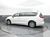 Used 2022 Chrysler Voyager LX image 5