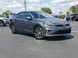 Used 2025 Volkswagen Jetta SE image 2