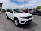 Used 2023 Jeep Grand Cherokee Laredo image 3