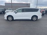 Used 2022 Chrysler Voyager LX image 4