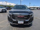 Used 2022 GMC Terrain SLE w/ Driver Convenience Package image 3
