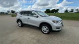 Used 2017 Nissan Rogue S image 2