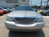 Used 2005 Lincoln Town Car Signature Limited image 2