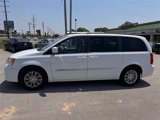 Used 2015 Chrysler Town & Country Touring-L image 2