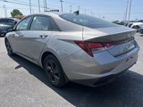 Used 2021 Hyundai Elantra SEL w/ Convenience Package image 5
