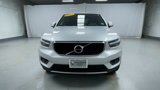 Used 2019 Volvo XC40 T5 Momentum image 3