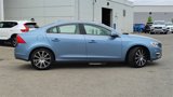 Used 2017 Volvo S60 T5 Inscription image 2