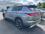 Used 2023 Mitsubishi Outlander SE image 2