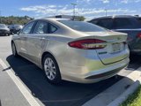 Used 2017 Ford Fusion SE w/ Fusion SE Technology Package image 3