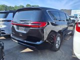 Used 2023 Chrysler Pacifica Touring-L image 3