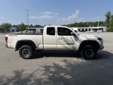 Used 2017 Toyota Tacoma TRD Off-Road image 4