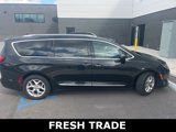Used 2017 Chrysler Pacifica Touring-L Plus image 3