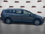 Used 2022 Chrysler Pacifica Touring-L image 3
