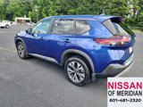 Used 2023 Nissan Rogue SV image 3