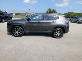 Used 2024 Jeep Compass Latitude image 2