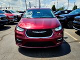 Used 2023 Chrysler Pacifica Touring-L image 2