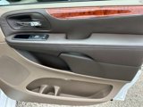 Used 2015 Chrysler Town & Country Limited Platinum image 3