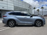 Used 2021 Toyota Highlander XLE image 4