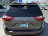 Used 2017 Toyota Sienna XLE Premium image 5