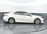 Used 2018 Toyota Camry LE image 2