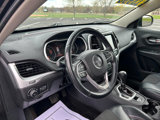 Used 2017 Jeep Cherokee Trailhawk image 6