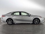 Used 2018 Toyota Camry SE image 2