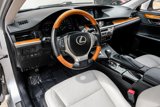 Used 2015 Lexus ES 300h image 2