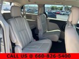Used 2013 Chrysler Town & Country Touring image 5