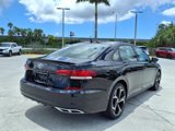 Used 2021 Volkswagen Passat 2.0T R-Line image 5