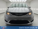 Used 2018 Chrysler Pacifica Touring-L w/ Premium Audio Group image 2