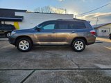 Used 2010 Toyota Highlander 2WD image 2