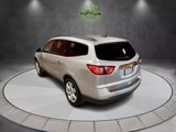 Used 2017 Chevrolet Traverse LT w/ Style and Technology Package image 5