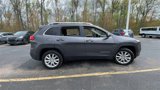 Used 2017 Jeep Cherokee Limited image 2