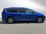 Used 2020 Chrysler Pacifica Touring-L w/ Premium Audio Group image 2