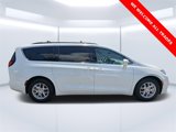 Used 2022 Chrysler Pacifica Touring-L image 2