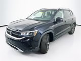 New 2024 Volkswagen Taos SE image 2