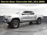 Used 2017 Toyota Tacoma TRD Off-Road image 3