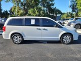 Used 2019 Dodge Grand Caravan SE w/ UConnect Hands-Free Group image 2