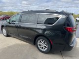 Used 2022 Chrysler Pacifica Touring-L image 5