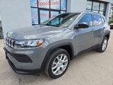 Used 2023 Jeep Compass Latitude image 2