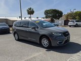 Used 2021 Chrysler Pacifica Touring-L image 2