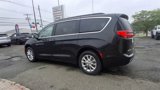 Used 2022 Chrysler Pacifica Touring-L image 6