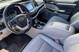 Used 2017 Toyota Highlander XLE image 2