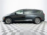 Used 2019 Chrysler Pacifica Touring-L Plus w/ Advanced Safetytec Group image 2