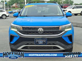 Used 2022 Volkswagen Taos SE w/ Panoramic Sunroof Package image 2