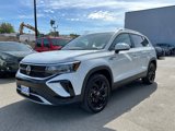 Certified 2022 Volkswagen Taos SE w/ Panoramic Sunroof Package image 4