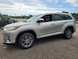 Used 2019 Toyota Highlander FWD V6 image 2
